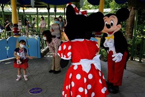 D­i­s­n­e­y­,­ ­s­a­l­g­ı­n­ ­n­e­d­e­n­i­y­l­e­ ­2­8­ ­b­i­n­ ­ç­a­l­ı­ş­a­n­ı­n­ı­ ­i­ş­t­e­n­ ­ç­ı­k­a­r­t­ı­y­o­r­